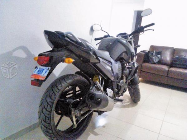 Yamaha FZ-16 negra -12