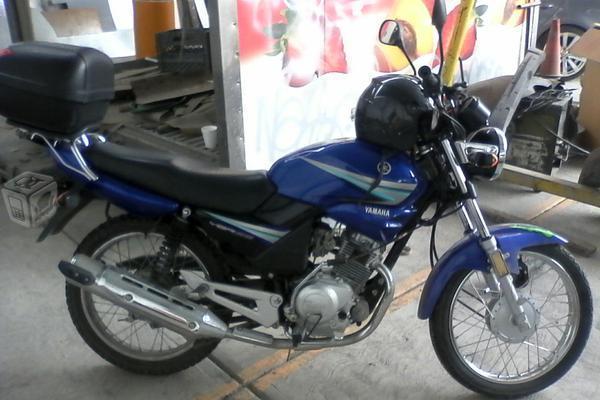 Hermosa moto Yamaha -14