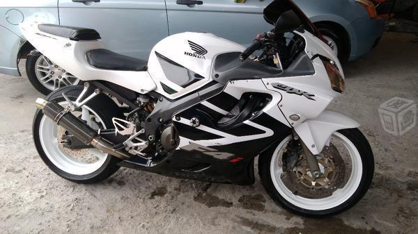 Cbr 600 f4i titulo jala bien