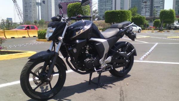 Yamaha fz 2.0 Negra Impecable y al Corriente -16