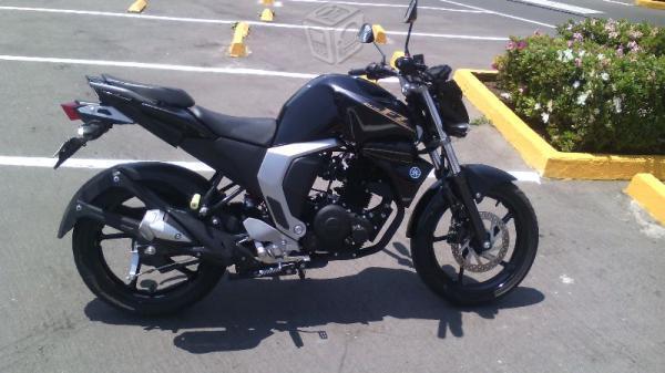 Yamaha fz 2.0 Negra Impecable y al Corriente -16