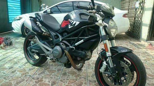 Ducati monster -10