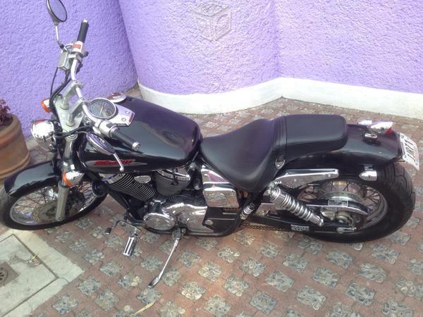 Excelente Shadow Spirit 750cc -01