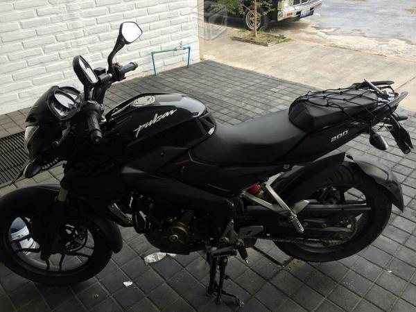 Pulsar 200NS negra -16