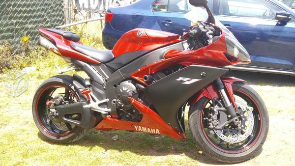 YAMAHA R1 flamante -07