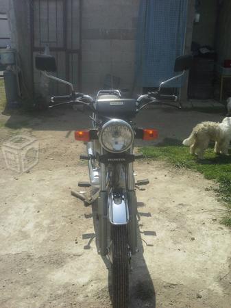 Vendo Moto Honda 125 -16