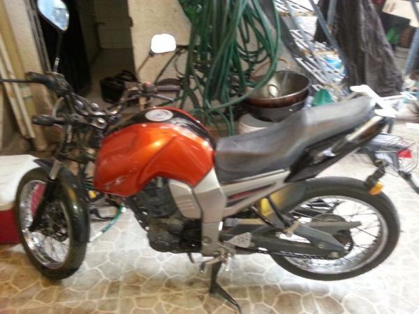 Motocicleta Italika modificada a Fz -06