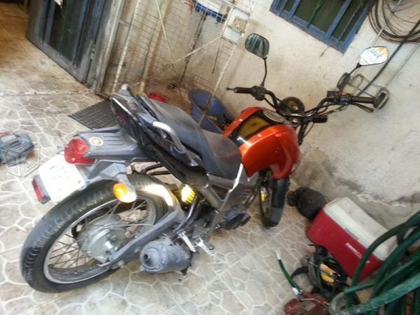 Motocicleta Italika modificada a Fz -06