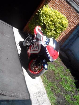 Moto de pista CBR fireblade -99