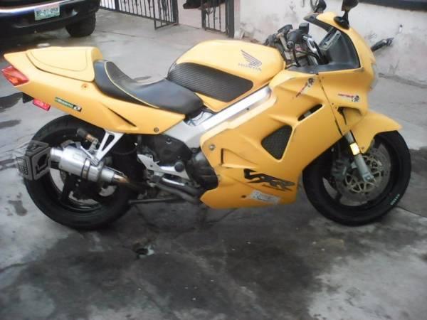 Honda VFR -00