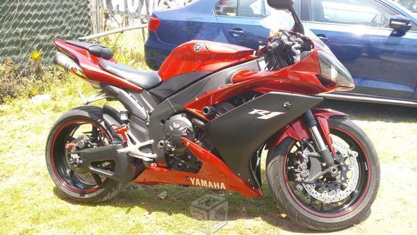 YAMAHA R1. flamante -07