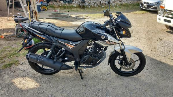 Motocicleta Yamaha SZ16R -15
