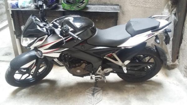 Excelente Bajaj Pulsar 200 ns -14