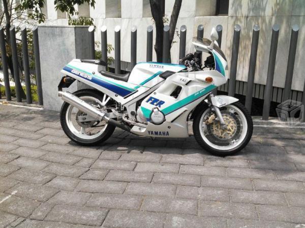 Motocicleta yamaha fzr 250 -90