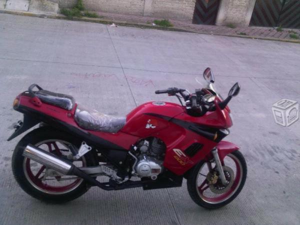 Motocicleta Ex 200