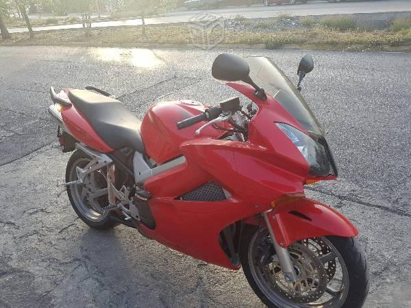 Honda VFR interceptor 800cc -04