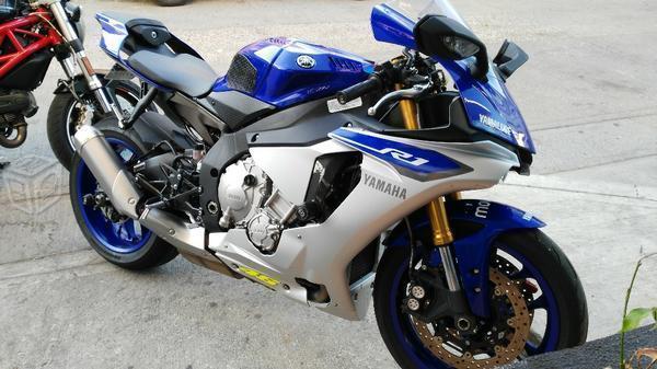 Yamaha r1 línea nueva -15