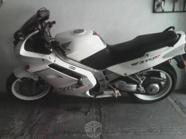 Motocicleta Deportiva -93