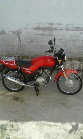 Motocicleta yamaha -14