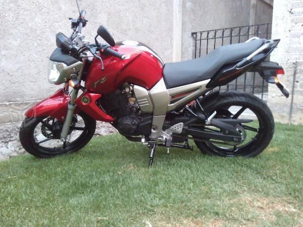 Se vende motocicleta roja YAMAHA remate! -11