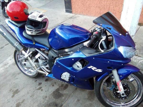 Yamaha R6 azul -02