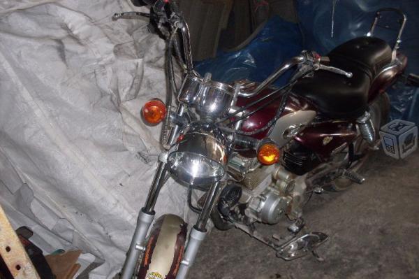 Motocicleta tipo choper -04
