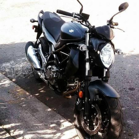 Vendo moto Suzuki Gladius 650cc -13