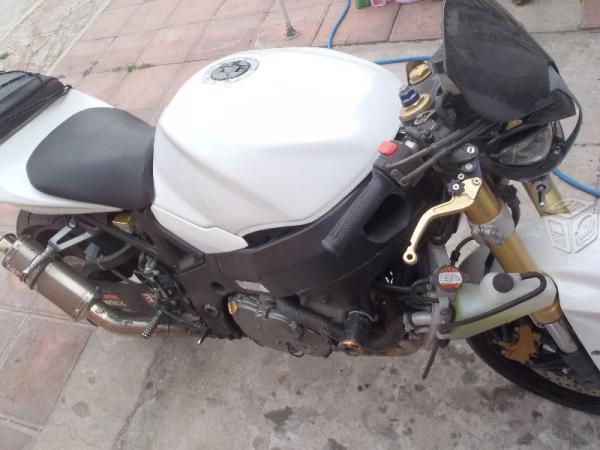 Suzuki gsx nacional stunt al 100 -05