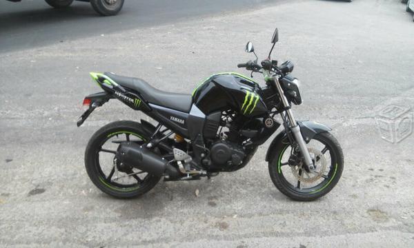 Yamaha Fz -12