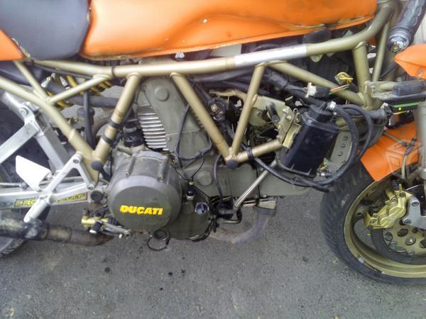 Ducati 750 con detalles -99