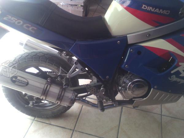 Moto Dinamo 250