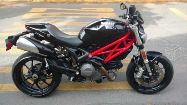 Ducati Monster 796 -12