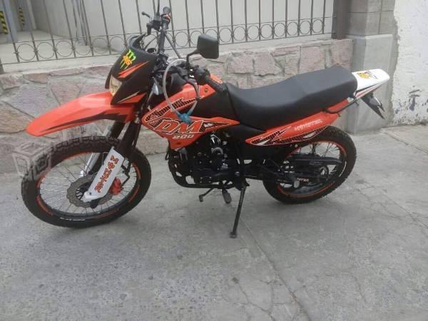 Bonita dm 200cc como nueva -15