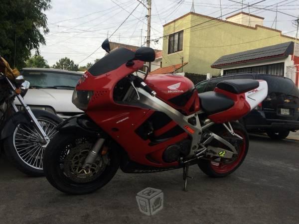 V/cambio honda 900rr por auto -99