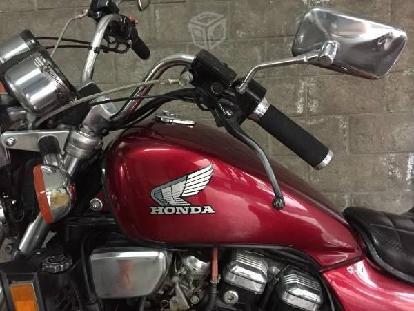 Excelente Honda magna -83