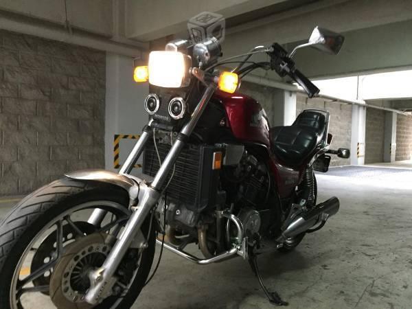 Excelente Honda magna -83