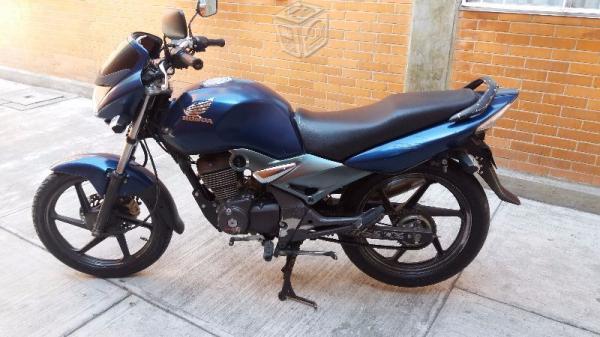 Se vende moto honda UNICORN -09