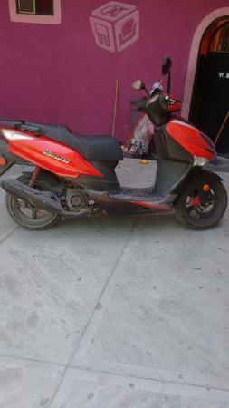 Venom 175 cc roja