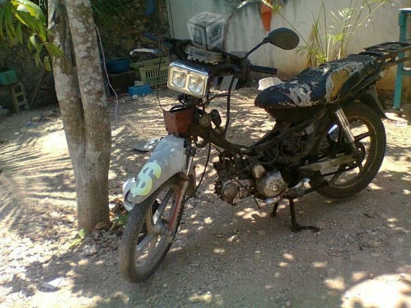 Vendo motocicleta italika -06