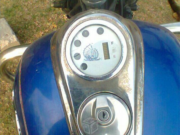 Linda moto azul estilo choper -03