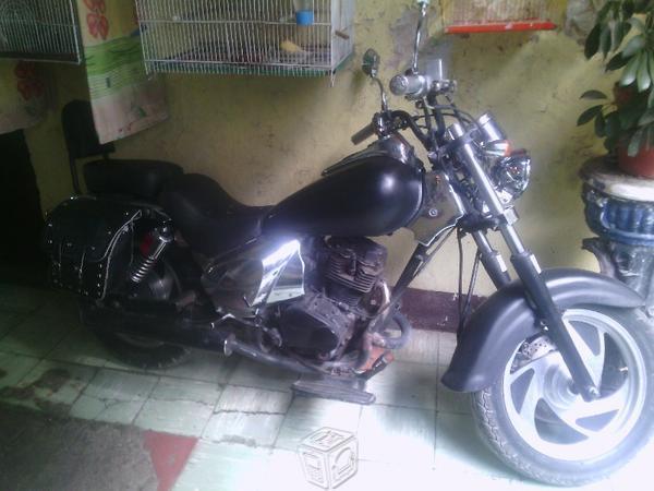 Bonita moto asiatica chopper