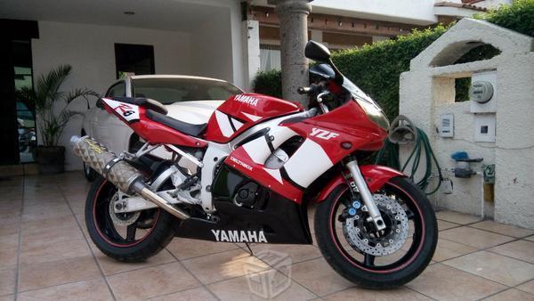 Moto deportiva Yamaha r6 -02
