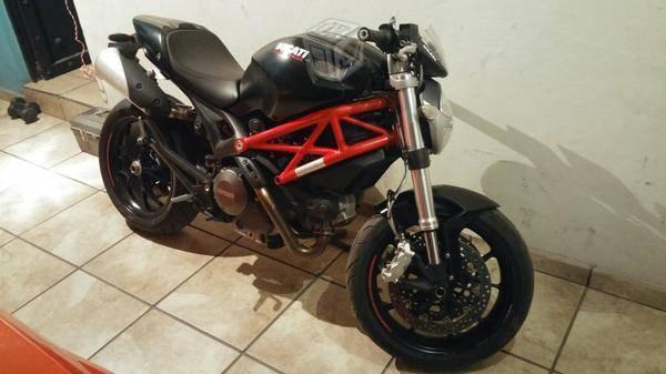 Ducati monster 796 italiana -14