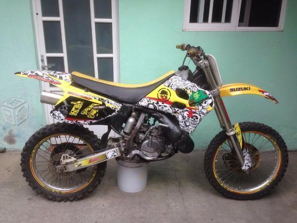 Suzuki Cross 250 recien pintada y calcomanias -96