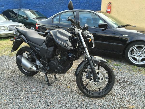 Moto Yamaha FZ -14