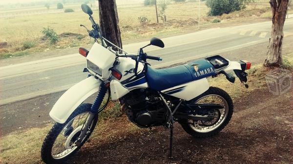 Hermosa moto yamaha 350cc