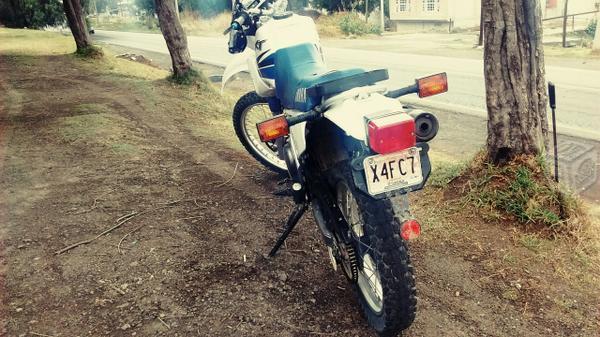 Hermosa moto yamaha 350cc