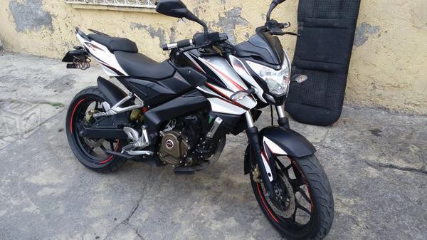 Bonita pulsar 200ns excelente