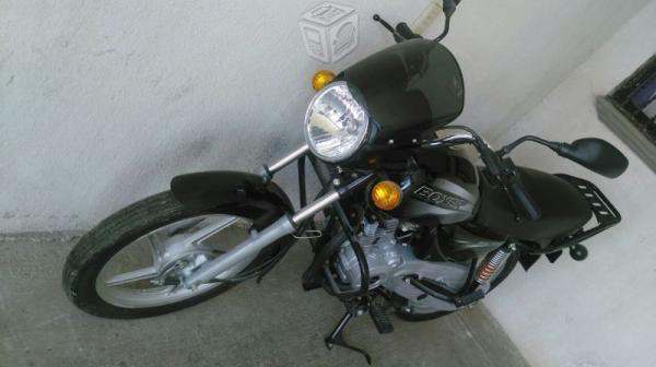 Excelente moto semi nueva -15