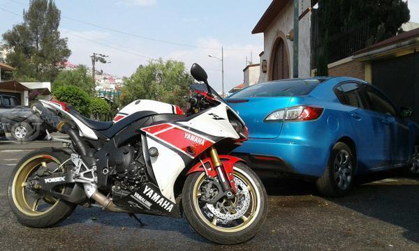 Yamaha r1 hermosa -12